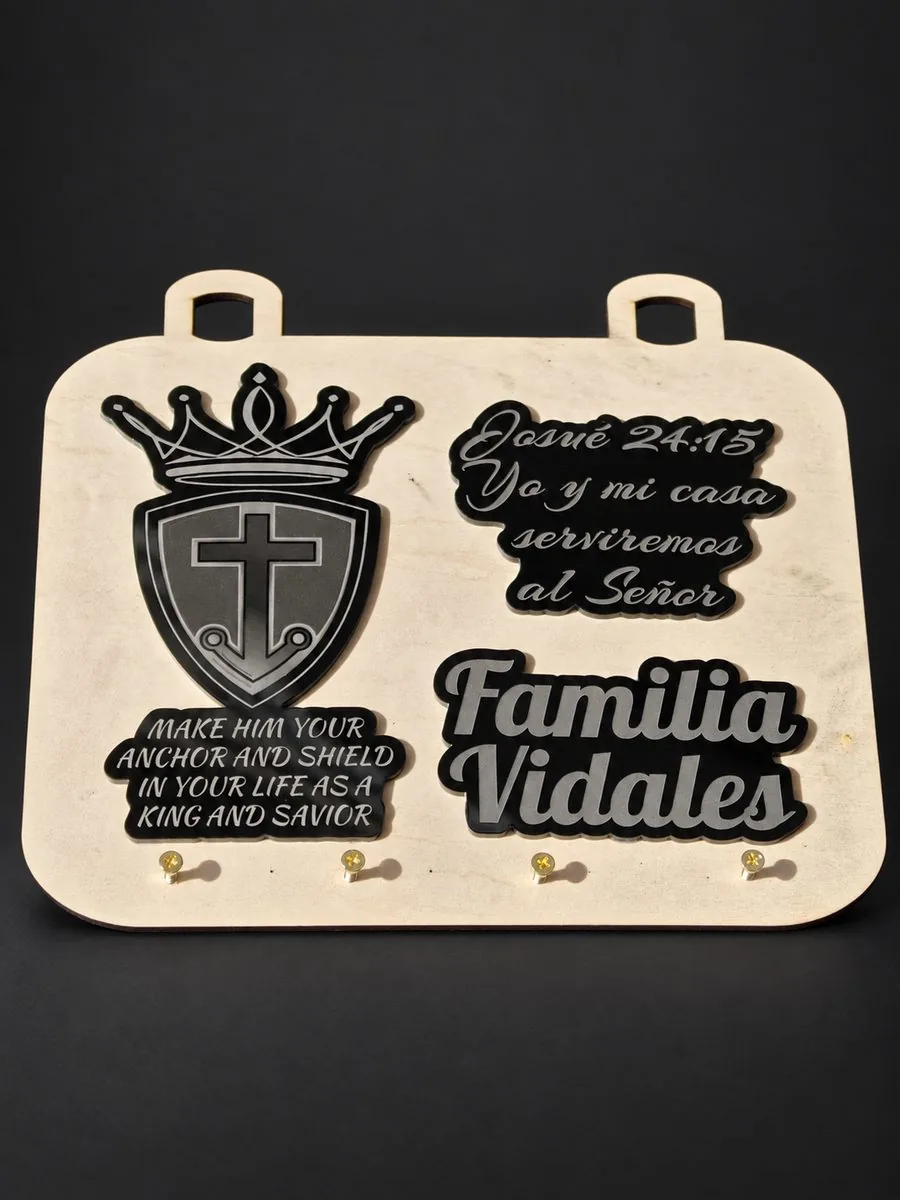 Personalized wood and acrylic key hanger with Familia Vidales design